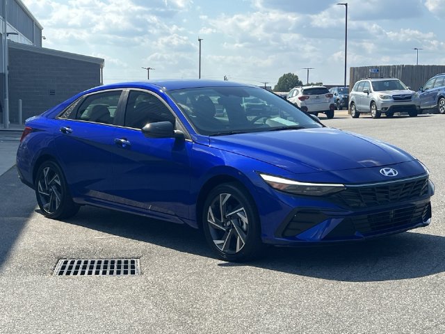 Certified 2025 Hyundai Elantra SEL FWD image 15