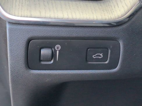 Used 2022 Volvo XC60 B5 Inscription w/ Advanced Package image 24