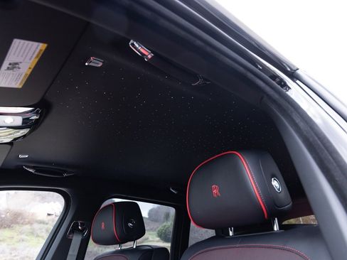 New 2025 Rolls-Royce Cullinan image 38