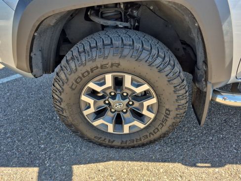 Used 2019 Toyota Tacoma TRD Off-Road AWD/4WD image 25