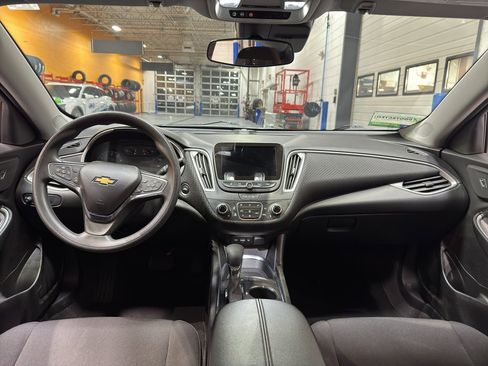 Used 2025 Chevrolet Malibu LT image 12