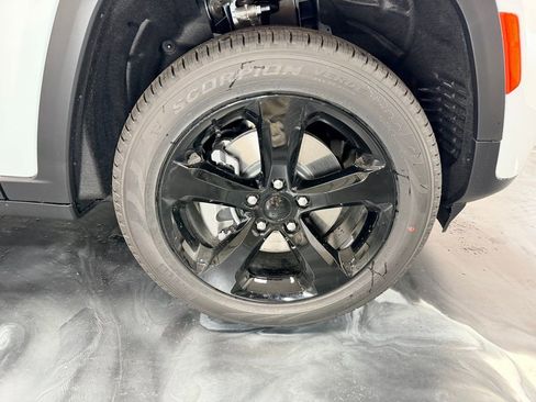 New 2026 Jeep Grand Cherokee L Limited AWD/4WD image 25