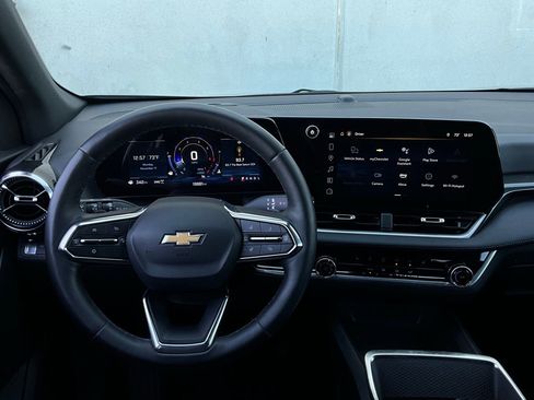 Used 2025 Chevrolet Equinox LT image 13