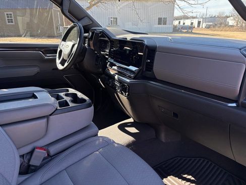 Used 2025 Chevrolet Silverado 1500 LT image 13