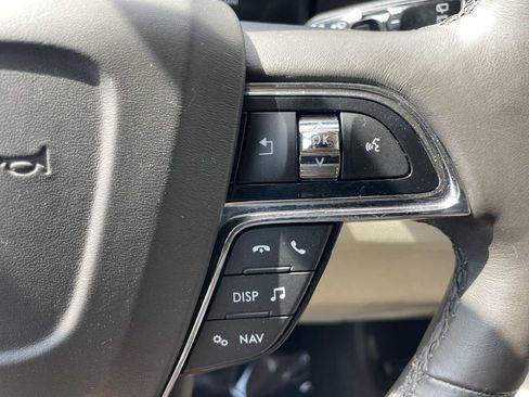 Used 2019 Lincoln Navigator Select image 16