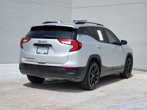 Used 2022 GMC Terrain SLT w/ Tech Package FWD image 8