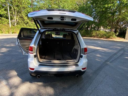 Used 2013 Jeep Grand Cherokee Overland AWD/4WD image 49