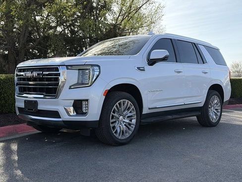 Used 2023 GMC Yukon SLT w/ SLT Premium Package image 8