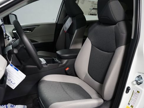 New 2025 Toyota RAV4 XLE image 27