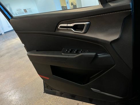 Used 2025 Kia Sportage LX image 18