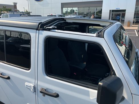 Used 2020 Jeep Gladiator Sport w/ Quick Order Package 24S AWD/4WD image 35