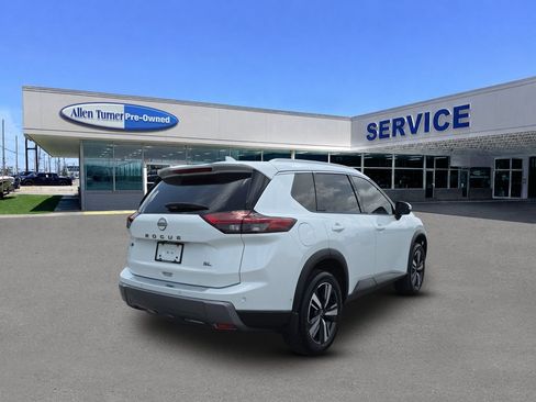 Used 2024 Nissan Rogue SL FWD image 8