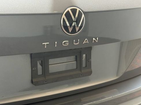 Certified 2022 Volkswagen Tiguan SE R-Line FWD image 9