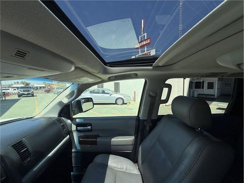 Used 2015 Toyota Sequoia Platinum AWD/4WD image 28
