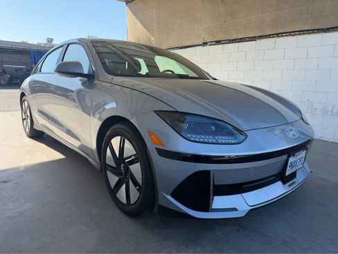Used 2024 Hyundai Ioniq 6 SE RWD image 2