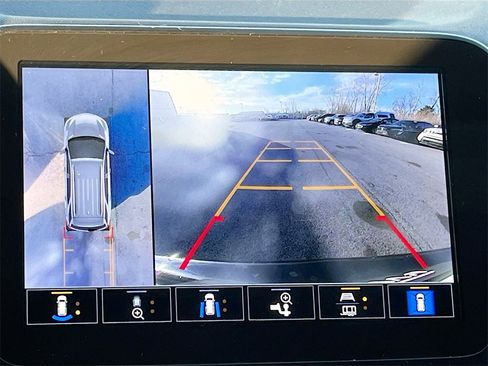 Used 2024 Chevrolet Equinox Premier image 13