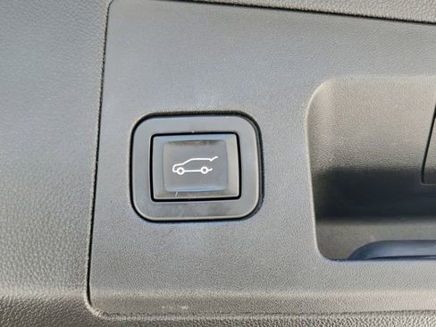 Used 2019 Cadillac XT5 FWD image 11