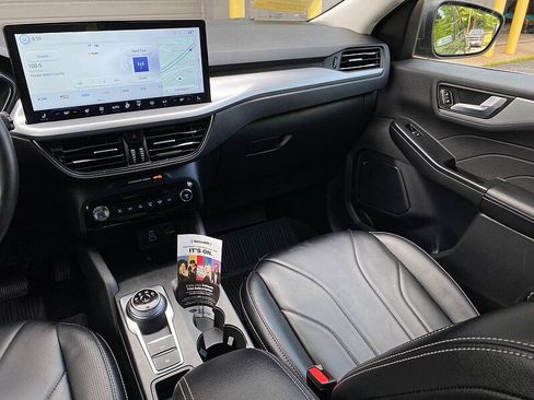 Certified 2025 Ford Escape Platinum w/ Premium Technology Package AWD/4WD image 22