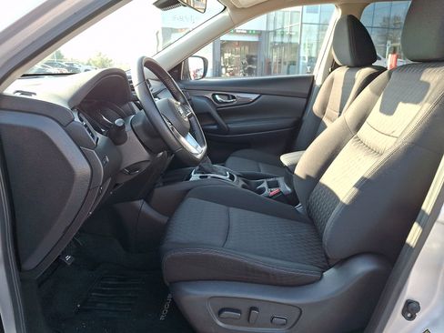 Used 2020 Nissan Rogue SV image 13