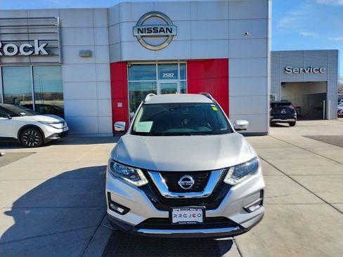 Used 2017 Nissan Rogue SL image 2