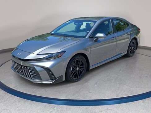 Used 2026 Toyota Camry SE FWD image 1