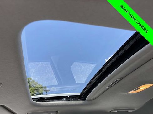 Used 2023 Hyundai Venue SEL FWD image 8