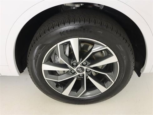 Certified 2025 Audi Q5 2.0T Premium Plus w/ Premium Plus Package image 9