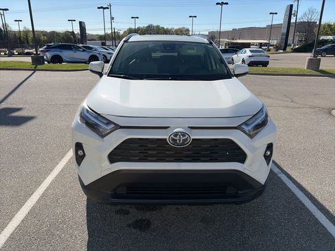 Used 2022 Toyota RAV4 XLE Premium image 3