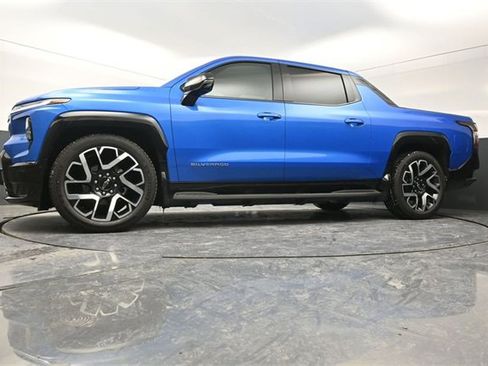 Used 2025 Chevrolet Silverado EV RST image 30