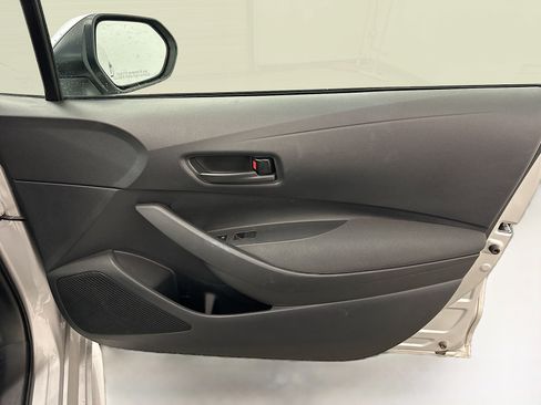 Used 2025 Toyota Corolla LE image 33