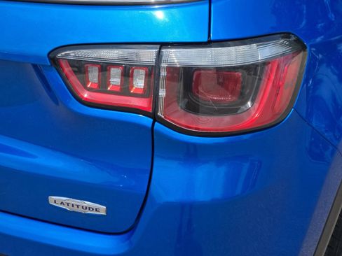 Used 2018 Jeep Compass Latitude w/ Popular Equipment Group FWD image 24