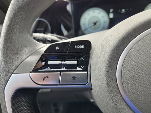 Certified 2024 Hyundai Elantra SEL image 24