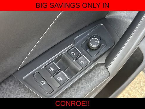 Used 2022 Volkswagen Tiguan SE FWD image 11