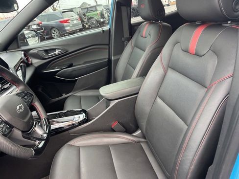 Used 2025 Chevrolet Trax RS w/ Sunroof Package image 8