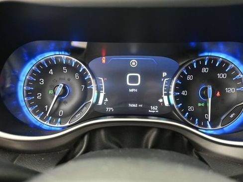 Used 2023 Chrysler Pacifica Touring-L FWD image 14