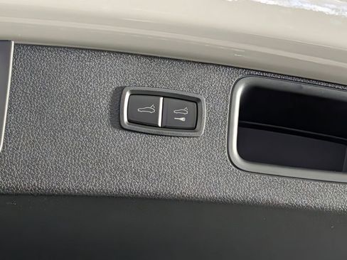 New 2026 Porsche Macan S image 18