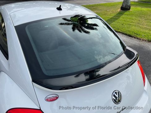 Used 2012 Volkswagen Beetle Launch Edition image 26