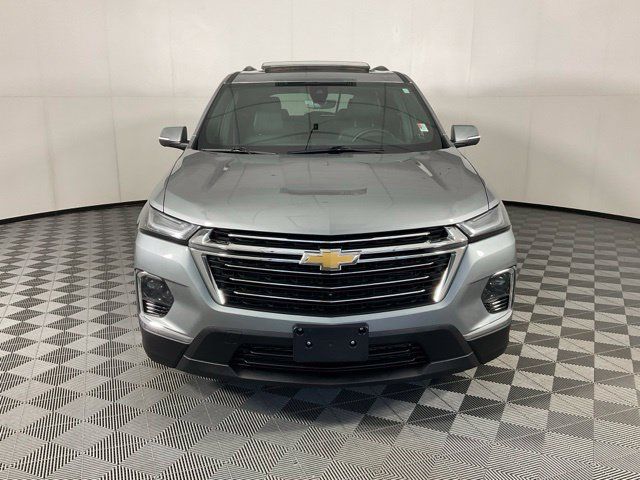 Used 2023 Chevrolet Traverse LT w/ LT Premium Package AWD/4WD image 2