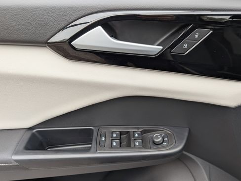 Used 2025 Volkswagen Taos S w/ Taos MDO Package image 15