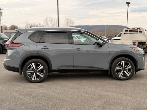 Used 2024 Nissan Rogue SL w/ SL Premium Package image 9