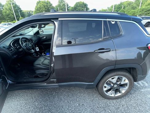 Used 2018 Jeep Compass Limited w/ Navigation Group AWD/4WD image 3