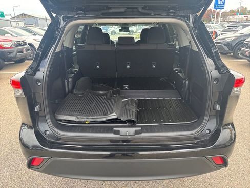 Used 2024 Toyota Highlander LE image 7