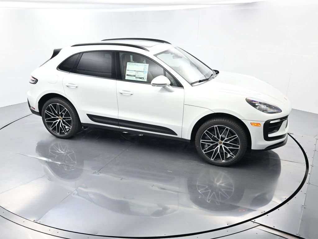Certified 2026 Porsche Macan AWD/4WD image 19