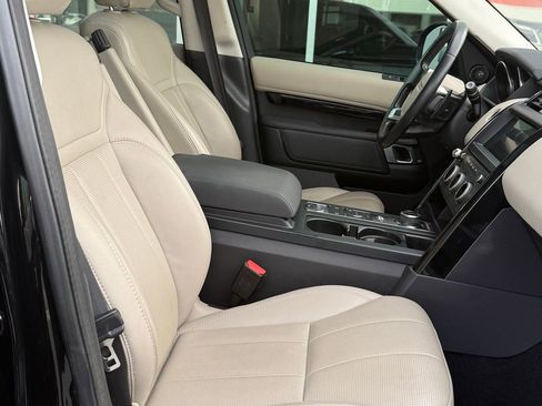 Used 2019 Land Rover Discovery SE image 22