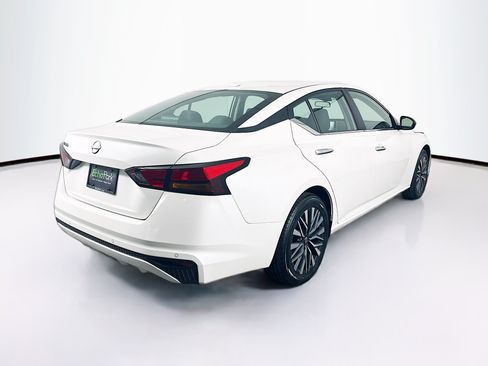 Used 2025 Nissan Altima 2.5 SV FWD image 9