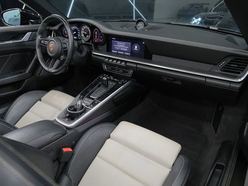 Used 2022 Porsche 911 Turbo image 32