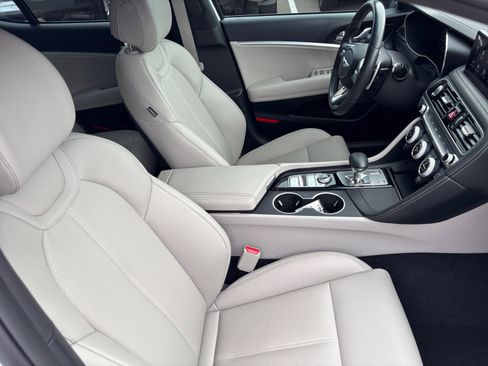 Used 2023 Genesis G70 2.0T image 19