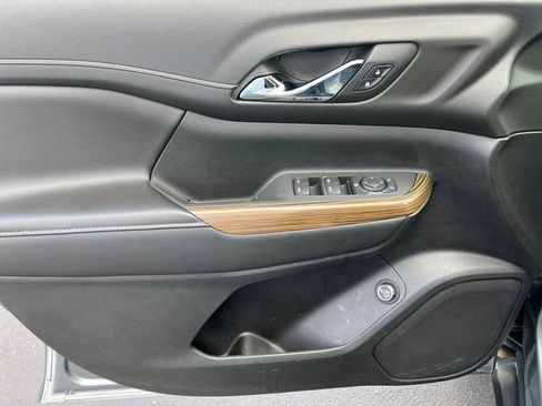 Used 2021 GMC Acadia SLE w/ Driver Convenience Package image 19