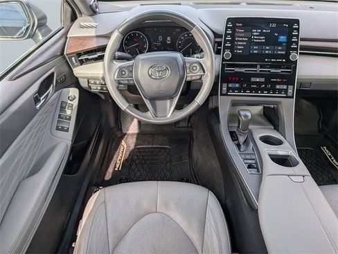Used 2020 Toyota Avalon Limited image 17