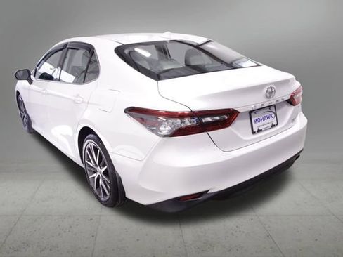 Used 2023 Toyota Camry XLE image 3